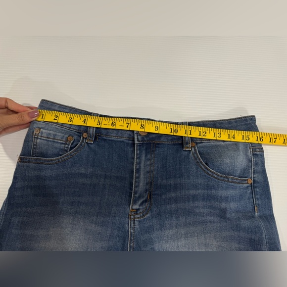 Indigo Rein Classic Blue Denim Shorts Sz 11/29 - Picture 5 of 9